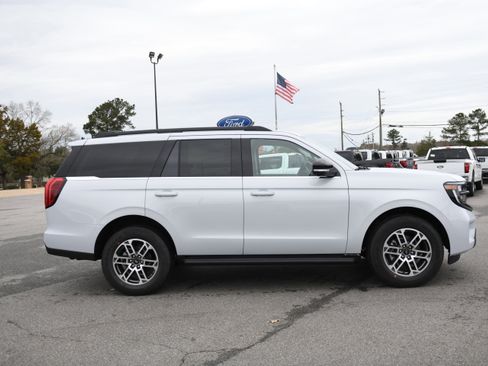 New 2026 Ford Expedition Active image 1