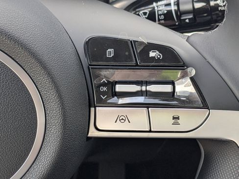 New 2025 Hyundai Elantra Limited FWD image 22