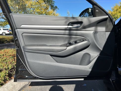 New 2025 Nissan Altima 2.5 SL image 10