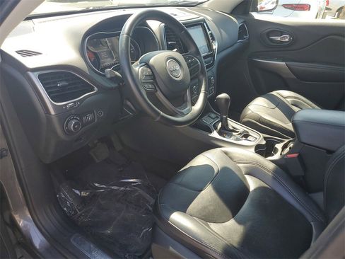 Used 2019 Jeep Cherokee Limited image 18