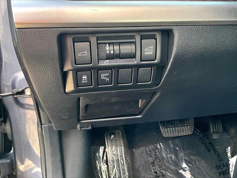 Used 2017 Subaru Outback 2.5i Limited AWD/4WD image 36
