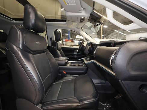 Used 2025 Ford Expedition Platinum AWD/4WD image 28
