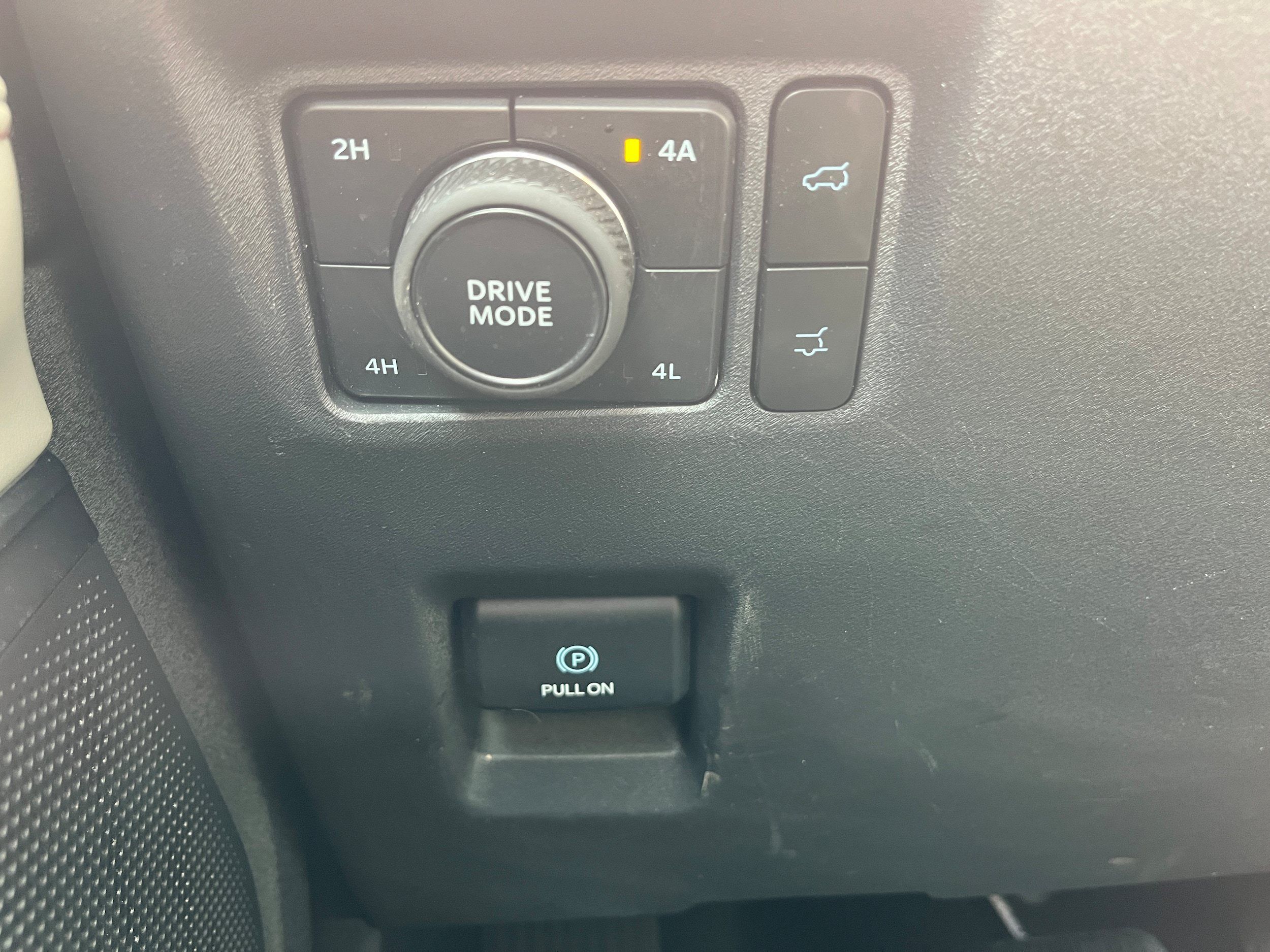 Used 2025 Ford Expedition Active AWD/4WD image 23