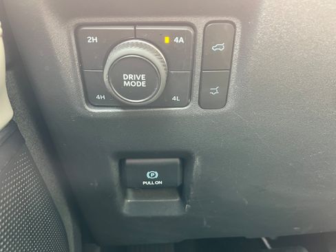 Used 2025 Ford Expedition Active AWD/4WD image 23