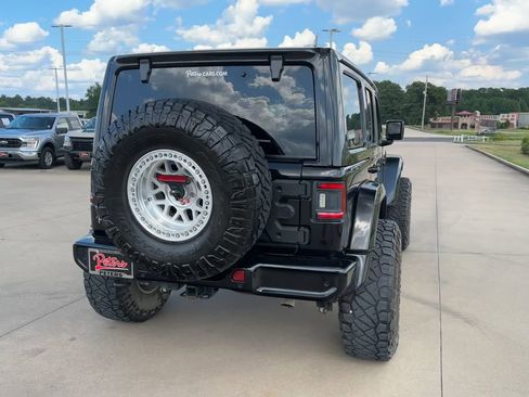 Used 2020 Jeep Wrangler Unlimited Sahara image 8