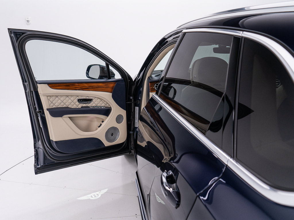 Certified 2022 Bentley Bentayga AWD/4WD image 10