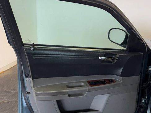 Used 2005 Chrysler 300 Sedan 4D image 12