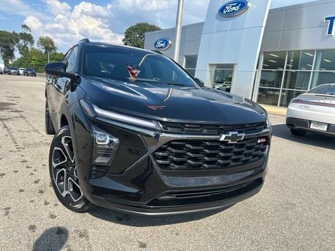 Used 2024 Chevrolet Trax RS w/ Sunroof Package FWD image 5