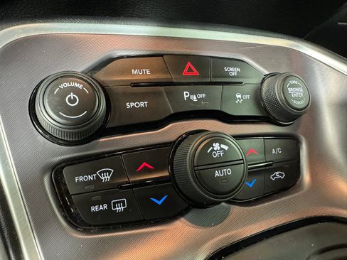 Used 2021 Dodge Challenger SXT w/ Driver Convenience Group image 19