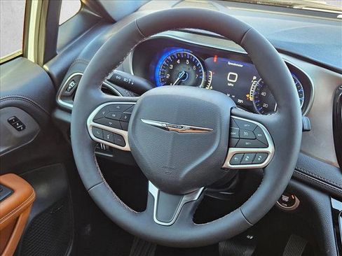 New 2026 Chrysler Pacifica Pinnacle image 11