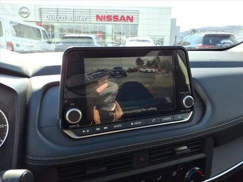 Used 2025 Nissan Rogue S AWD/4WD image 23