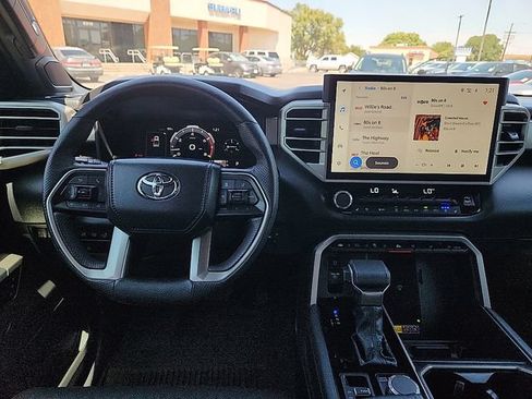 Used 2025 Toyota Tundra Limited AWD/4WD image 12