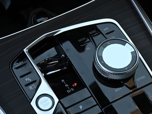 New 2026 BMW X5 xDrive50e w/ Executive Package image 18