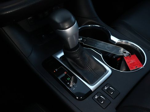 Used 2018 Toyota Highlander XLE image 16