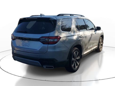 Used 2024 Honda Pilot Touring image 5