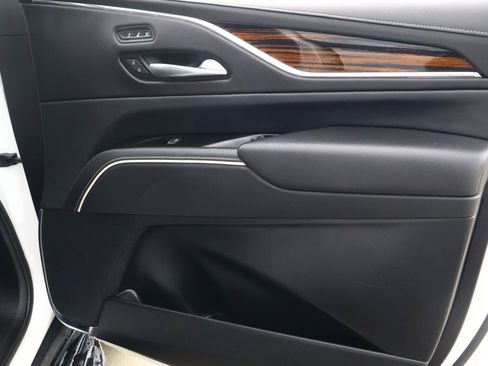Used 2023 Cadillac Escalade Premium Luxury RWD image 18