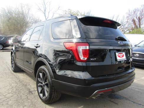 Used 2017 Ford Explorer XLT w/ Equipment Group 202A image 4