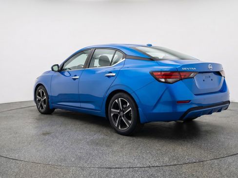 Used 2025 Nissan Sentra SV image 6