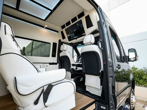 Used 2023 Mercedes-Benz Sprinter 3500 image 62