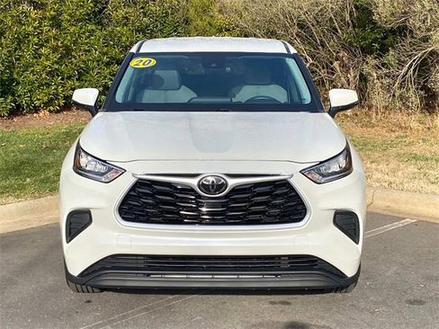 Used 2020 Toyota Highlander L w/ Phone Cable & Charge Package image 2