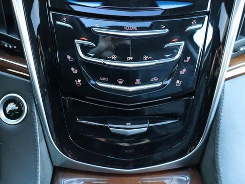 Used 2019 Cadillac Escalade Premium Luxury image 9