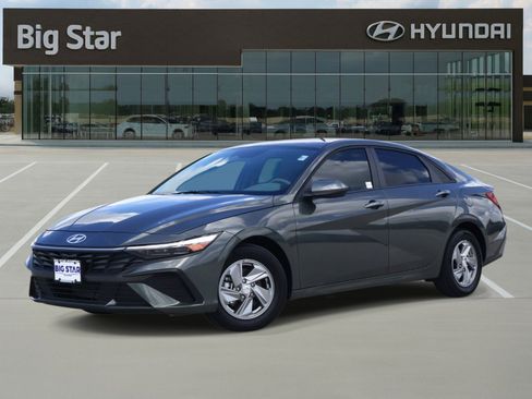 Used 2026 Hyundai Elantra SE FWD image 1