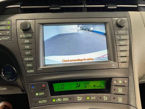 Used 2015 Toyota Prius Five w/ Advanced Technology Package FWD image 28