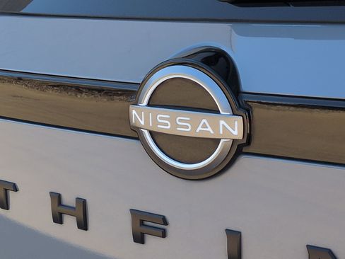 Used 2024 Nissan Pathfinder Platinum image 31