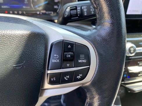 Used 2022 Ford Explorer Limited w/ Equipment Group 301A AWD/4WD image 17
