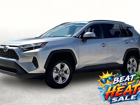 Used 2025 Toyota RAV4 XLE FWD image 5