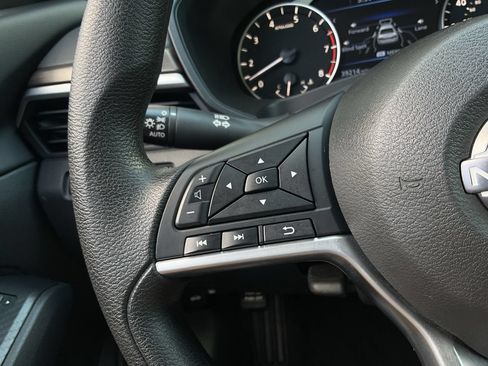Used 2025 Nissan Altima 2.5 SV FWD image 27