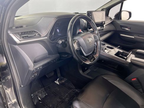 Used 2021 Toyota Sienna XSE w/ XSE Plus Package image 9