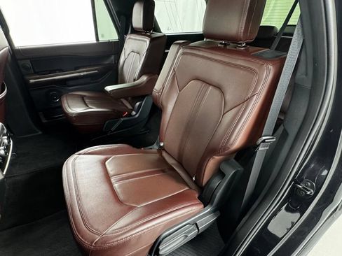 Used 2023 Ford Expedition Limited AWD/4WD image 12