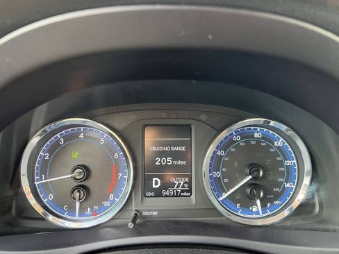 Used 2019 Toyota Corolla LE w/ Carpet Mat Package (TMS) FWD image 18