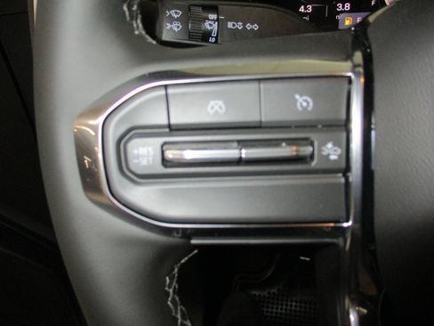 New 2026 GMC Canyon Elevation w/ Convenience Package image 25