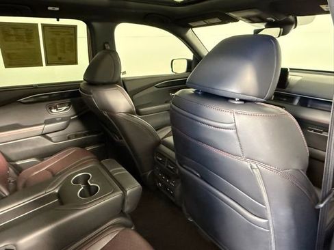 Used 2025 Honda Pilot Black Edition image 43