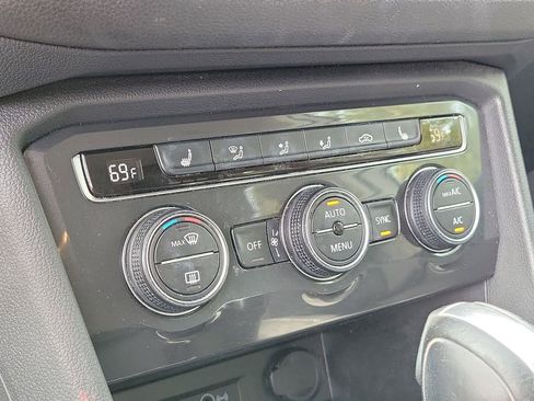 Used 2020 Volkswagen Tiguan SE image 31