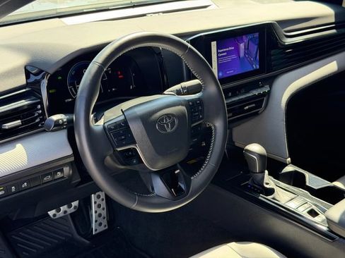 Used 2025 Toyota Camry SE AWD/4WD image 10