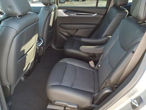 Used 2024 Cadillac XT6 Premium Luxury AWD/4WD image 7