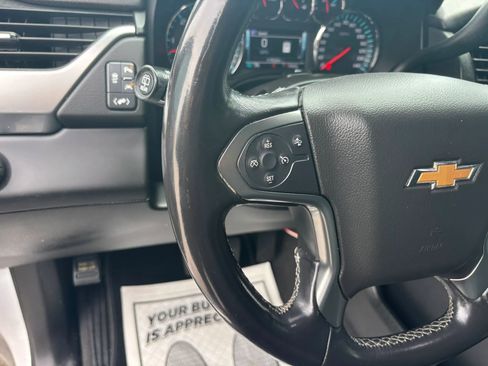 Used 2019 Chevrolet Suburban LT RWD image 12