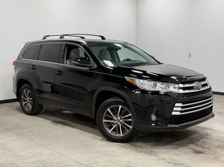 Used 2017 Toyota Highlander XLE video 1