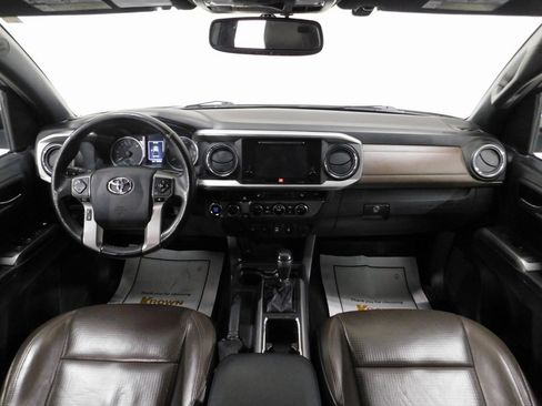 Used 2017 Toyota Tacoma Limited image 34