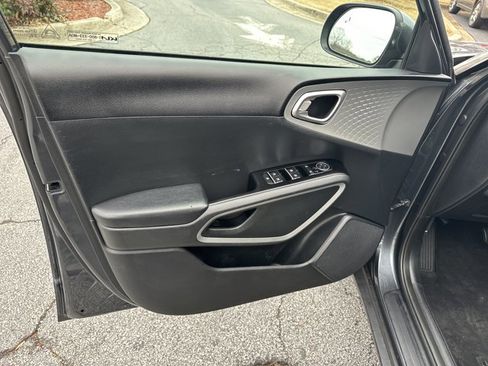 Used 2022 Kia Soul LX w/ Technology Package image 11