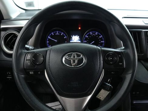 Used 2018 Toyota RAV4 LE image 12