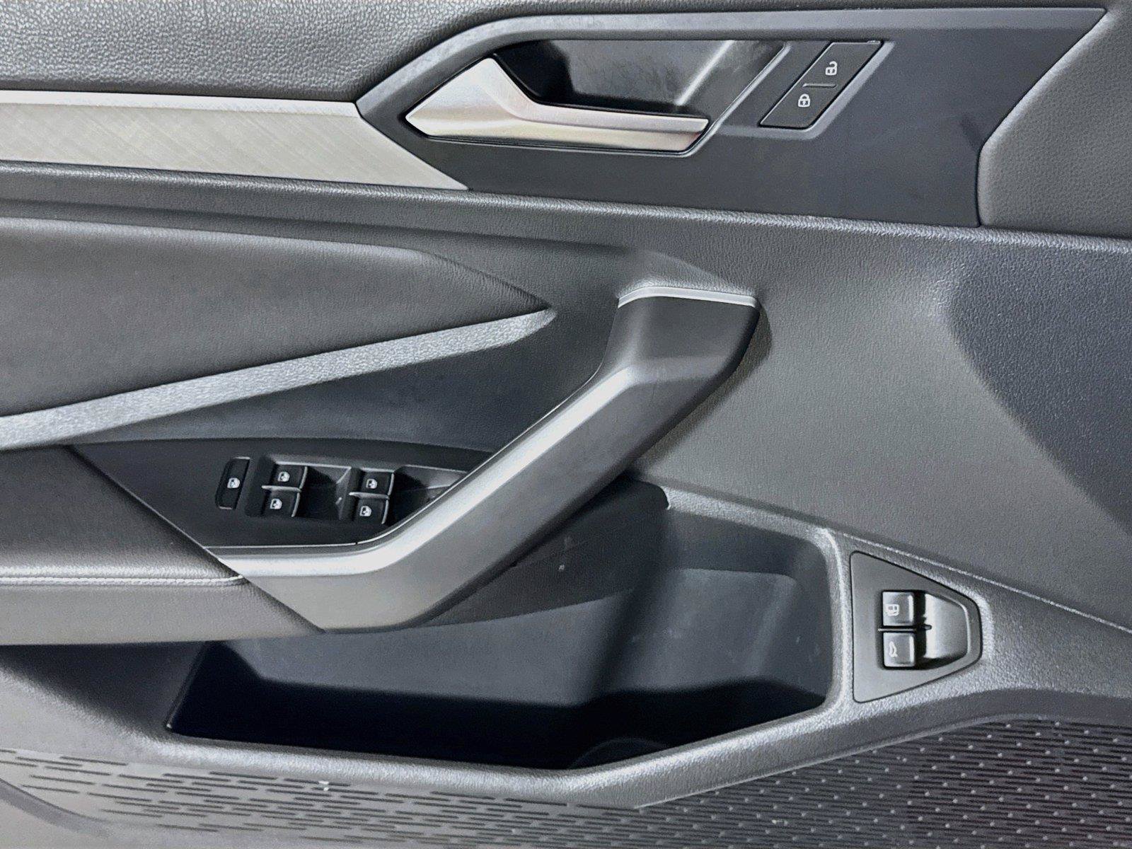 Used 2024 Volkswagen Jetta SE FWD image 15