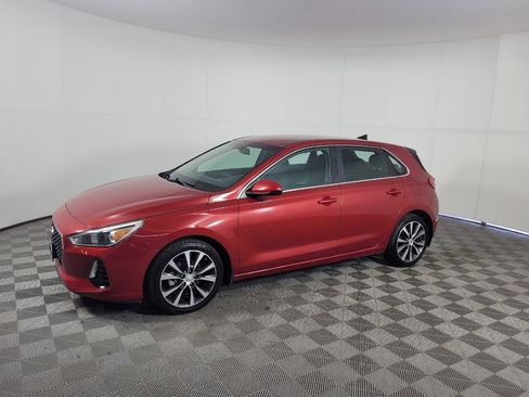 Used 2018 Hyundai Elantra GT FWD image 2