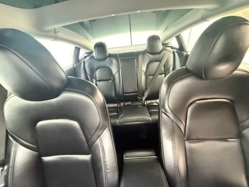 Used 2022 Tesla Model 3 image 27
