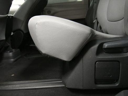 Used 2024 Toyota Sienna XLE FWD image 22