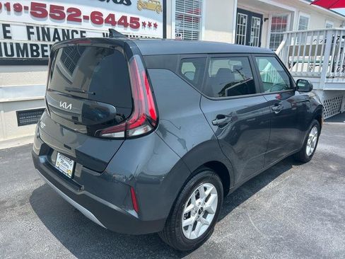 Used 2025 Kia Soul LX w/ LX Technology Package FWD image 7