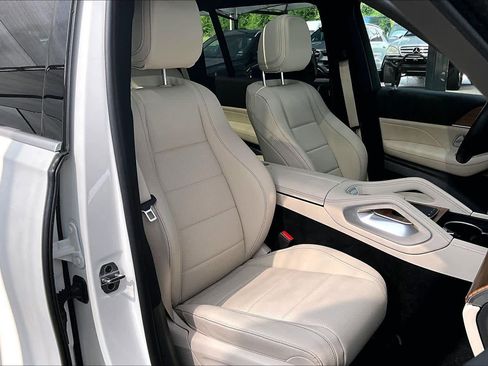 Certified 2025 Mercedes-Benz GLS 450 4MATIC image 9